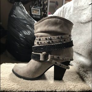 Daisy Fuentes boots!
